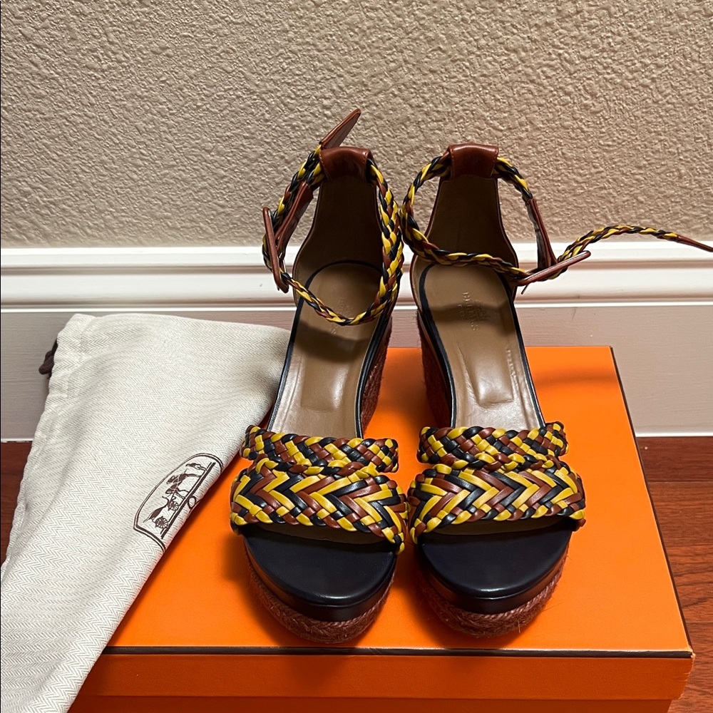 Hermes Braided espadrille wedge Sandals size 37  Multcolor .